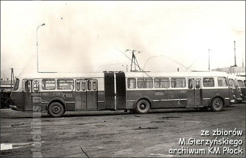 Jelcz 021 #239 (ex. #93 MPK Łódź). Co ciekawe, przegubowe Jelcze "ogórki" posiadały z boku podwójne oznaczenia, zarówno na członie A, jak i B