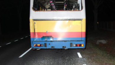 02.11.2010 - Sikórz. Wypadek Jelcza PR110M #575. Źródło: www.policja.plockinfo.pl