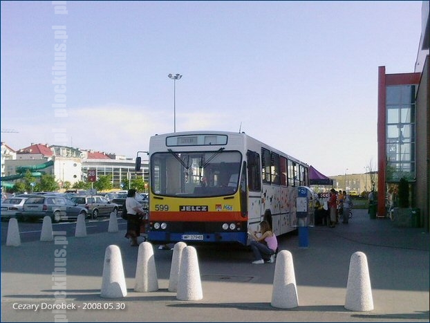 Jelcz #599 oklejany przez dzieci przed Auchan