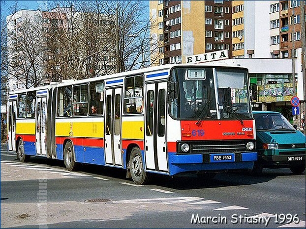 Pierwszy schemat płockiego malowania nie miał na przedniej ścianie żółtego pasa