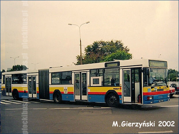 #626 - W 1996 r. kupiono pierwszy autobus przegubowy przystosowany do przewozu osób niepełnosprawnych.