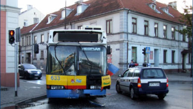 Rozbity Neoplan N4020td #633. Źródło: www.policja.plockinfo.pl