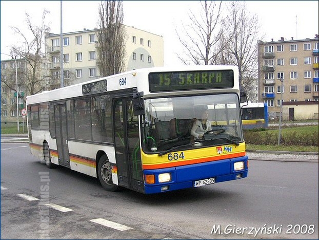 Używane autobusy przez wiele lat jeździły w oryginalnych barwach poprzednich przewoźników, z pomalowanym jedynie przodem w barwy miasta