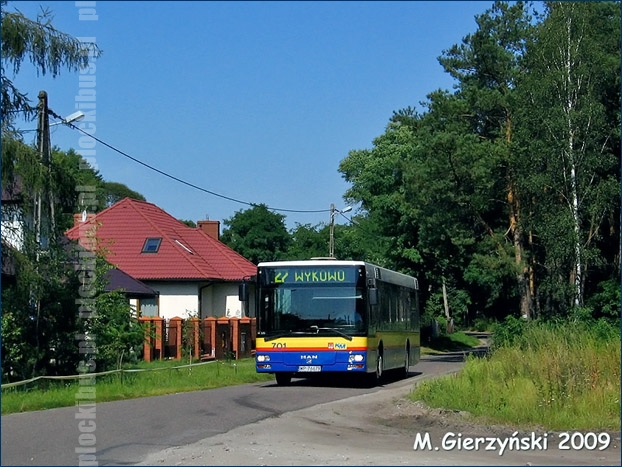 MAN #701 na linii 27 zmierzający w kierunku Wykowa