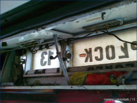 Widok od środka na przedni ekspozytor w Jelczu.