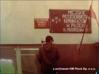 Tablice MPK i PKM obok siebie