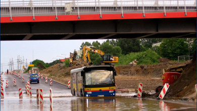 Po oberwaniu chmury tylko autobusy dawały radę przejechać pod wiaduktem