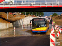 Po oberwaniu chmury tylko autobusy dawały radę przejechać pod wiaduktem