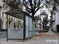 Przystanek Tumska i widok na nową wiatę od tyłu