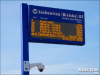 Tablica LED zawieszona na słupie na przystanku Jachowicza (Bielska) 02