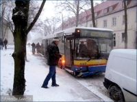 29.11.2010 - Płock, ul. Sienkiewicza. Rozbity MAN NL223 #697. Foto: Tomasz Niesłuchowski