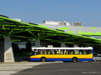 Mercedes podjeżdża pod stanowisko dla wysiadających