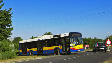 Linia nr 2 wyjeżdża z tymczaswej pętli OD Złote Piaski w kierunku Skarpy