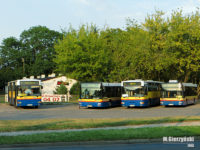 Postój autobusów miejskich na placu obok dworca