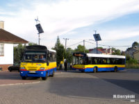 Linia L1 na dworcu w Gąbinie razem z linią 21