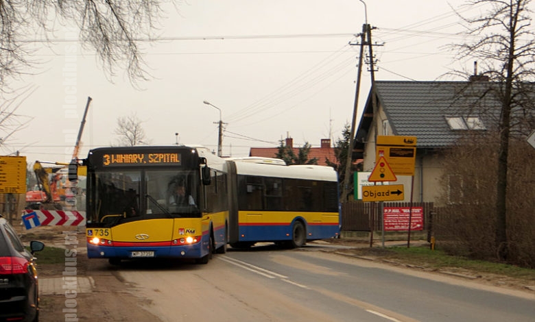 #735 wyjeżdża z ul. Warmińskiej w ul. Harcerską