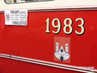 Okolicznościowa tablica linii 19 oraz płocki herb