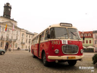 Zabytkowy Jelcz MEX 272 pod płockim ratuszem