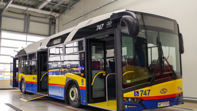 Solarisy IV generacji otrzymały białe numery taborowe po bokach