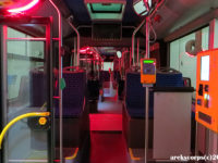 Nowe oświetlenie nad drzwiami świeci się na czerwono podczas ich zamykania