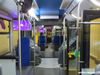 Wnętrze przegubowego Solarisa - po lewej stronie miejsce dla matki z wózkiem