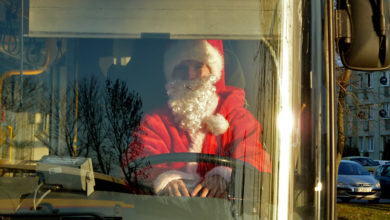 Mikołaj za sterami autobusu