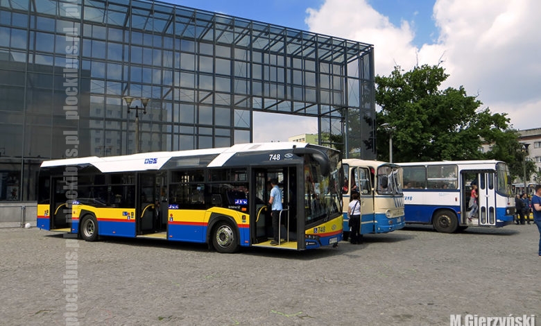 Strefa autobusów na terenie pikniku motoryzacyjnego