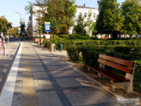 Ławki na przystanku "pl. Obrońców Warszawy 02"