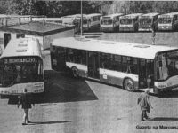 Nowiutkie Solarisy Urbino 12 (#636 i #637) na terenie płockiej zajezdni