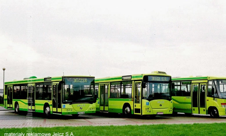 Jelcz M125M (pierwszy od lewej) goszczący w Płocku - zdjęcie promocyjne Jelcz S.A.