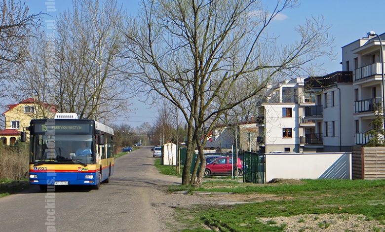 Autobus linii 15 na ulicy Boryszewskiej