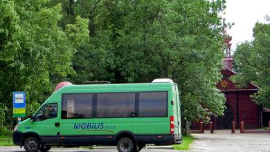 Bus na linii 115 na pętli w Święcieńcu