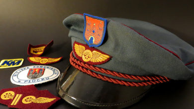 Czapka, pagony, naszywki