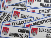 Stare tabliczki z nazwami przystanków
