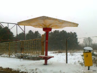 Wiata typu "Kalisz" na dawnej pętli w Jordanowie