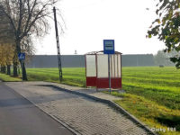 Przesunięta wiata na przystanku "Naftobudowa"