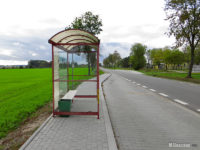 Typowa wiata na terenie gminy Stara Biała, na przystanku "Ogorzelice, Bielska"