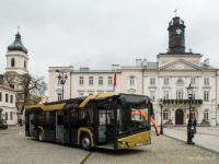 Demonstracyjny Solaris Urbino IV 12 Hybrid pod płockim ratuszem