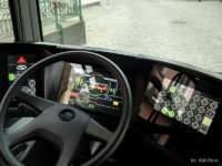 Dotykowy pulpit w demonstracyjnym Solarisie (płockie hybrydy będą wyposażone w standardowe pulpity)