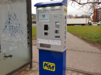 Biletomat na przystanku Armii Krajowej