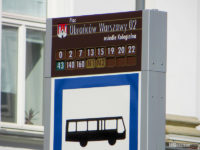 Słupek informacyjny na przystanku pl. Obr. Warszawy 02