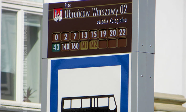 Słupek informacyjny na przystanku pl. Obr. Warszawy 02