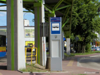 Słupek informacyjny na przystanku Dworzec kolejowy 01