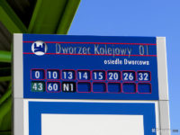 Słupek informacyjny na przystanku Dworzec kolejowy 01