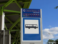 Słupek informacyjny na przystanku Dworzec kolejowy 01