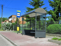 Wiata typu KMKM-5 na przystanku Gmury 02