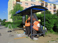 Montaż wiaty na przystanku Słowackiego 02