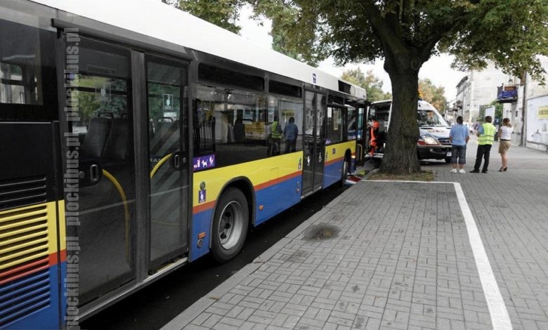 Kolizja na ul. Bielskiej z udziałem MANa #650 (fot. Gazeta Wyborcza Płock)