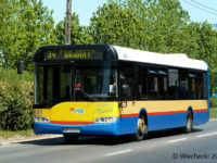 Rzucające się w oczy różne odcieie koloru żółtego. Bok autobusu po odmalowaniu przez KM.