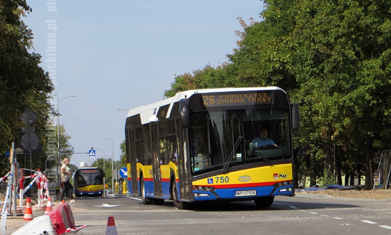 Autobus na ul. Łukasiewicza po zamknięciu ul. Miodowej